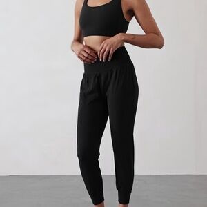 Athleta salutations high rise cropped jogger